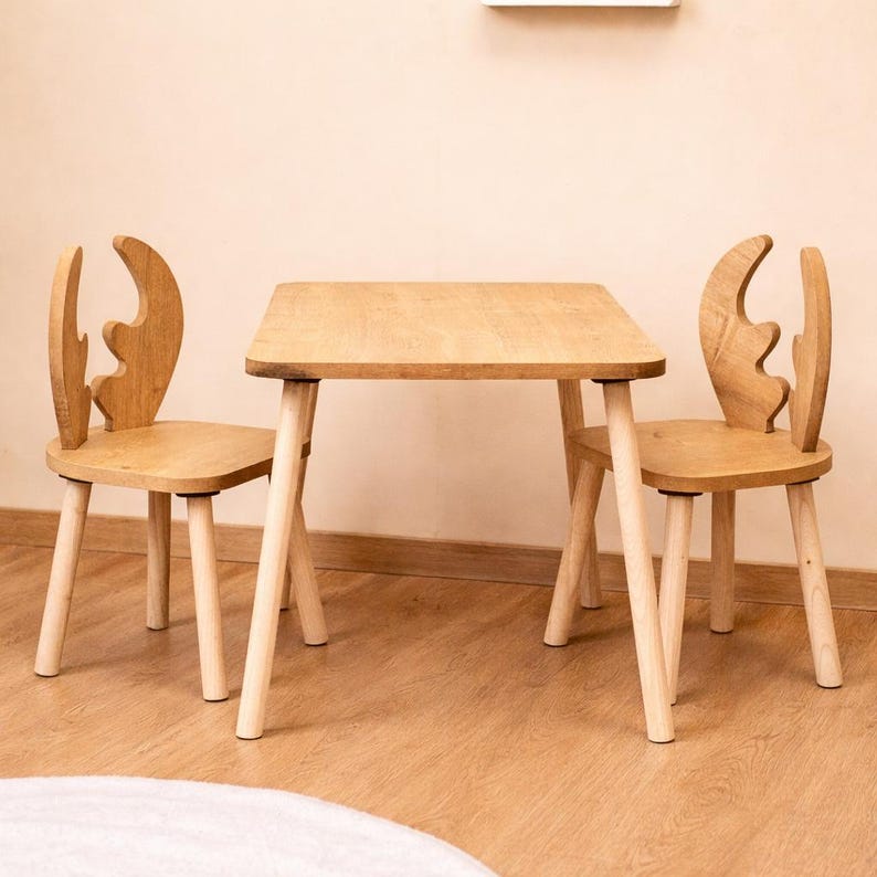 Montessori-inspiriertes Geschenk für Kinder – Holz Tisch und Stuhlset perfekt für Geburtstage und Weihnachten.