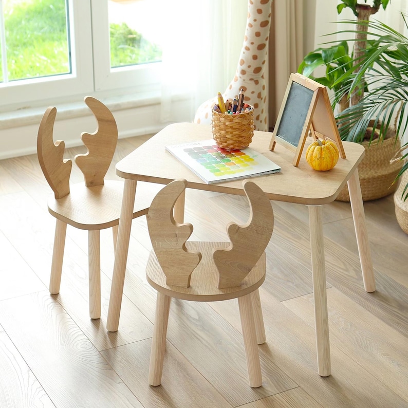 Montessori-inspiriertes Geschenk für Kinder – Holz Tisch und Stuhlset perfekt für Geburtstage und Weihnachten