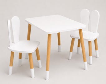 Montessori Handgemacht White Rabbit Holz Kindertisch und 2 Stühle - Chemikalienfrei – ideal für Kinder von 2–7 Jahren