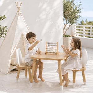 Montessori Holz Kindertisch und Stuhlset aus natürlichem Eichen-MDF, handgefertigt und chemikalienfrei – ideal für Kinder von 2–7 Jahren