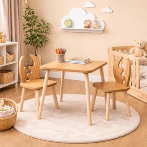 Montessori-inspiriertes Geschenk für Kinder – Holz Tisch und Stuhlset perfekt für Geburtstage und Weihnachten.