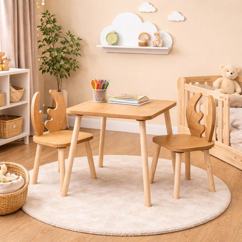 Montessori-inspiriertes Geschenk für Kinder – Holz Tisch und Stuhlset perfekt für Geburtstage und Weihnachten.
