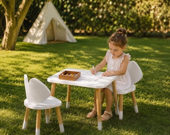 Montessori Handgemacht White Mickey Holz Kindertisch und 2 Stühle - Chemikalienfrei – ideal für Kinder von 2–7 Jahren