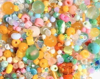 Sunbeam Karneval Glasperlen-Mix mit Aufbewahrungsbox, hell bunt für die Schmuckherstellung, glückliche Sommerperlen, Lebendiges Pastell Basteln