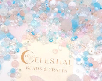 Celestial Tideveil Signature pastel premium glaskralenmix met GRATIS opbergdoos. Lichtgevend roze blauw wit voor sieraden maken en doe-het-zelvers