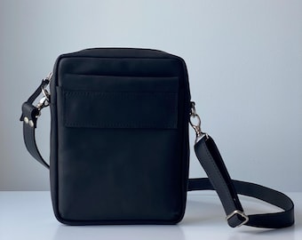 Blue Leather Crossbody Messenger Bag: Men's Casual Shoulder Bag