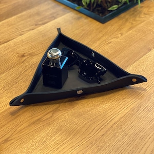 Leather storage tray, mens catch all tray, triangle valet tray, minimalist desktop organizer, key coin tray, desk accessories, gift for dad