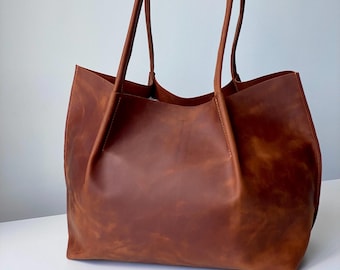 Handmade Leather Shoulder Bag: Everyday Travel Purse