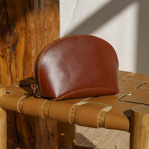 Leather make up organizer, small travel pouch, custom cosmetic storage, women toiletry bag, vanity case, handmade makeup bag, gift for wife