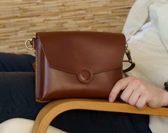 Handmade Leather Crossbody Bag: Casual Everyday Messenger Purse
