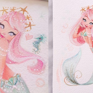 Puede incluir: Una pintura de acuarela de una sirena con cabello rosado, una corona dorada y una cola verde. Est&aacute; rodeada de corazones e hipocampos.