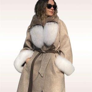 Handmade Alpaca Coat with Fox Fur Trim - Beige Woman&#39;s Coat