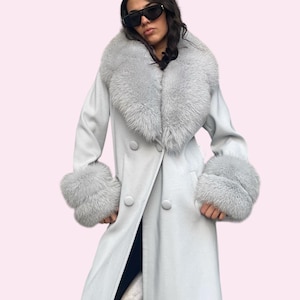 Cashmere Coat: Gray Woman&#39;s Coat with Fox Fur Trim