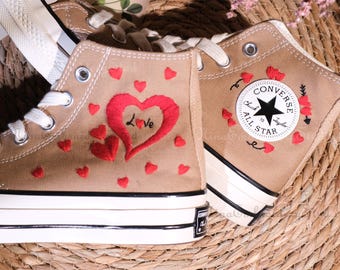 Hartborduurwerk Valentijnsdag / Converse-sneakers / Gepersonaliseerde naamborduurwerk / Huwelijkscadeaus / Converse-aangepast
