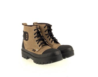 Vintage Y2K Buffalo Platform Boots: Beige Lace-Up Chunky Sole, EU 39