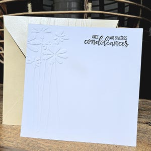 Carte de sincères condoléances sobre avec enveloppe, carte de deuil élégante, carte blanche avec motif fleurs gaufré, fait main