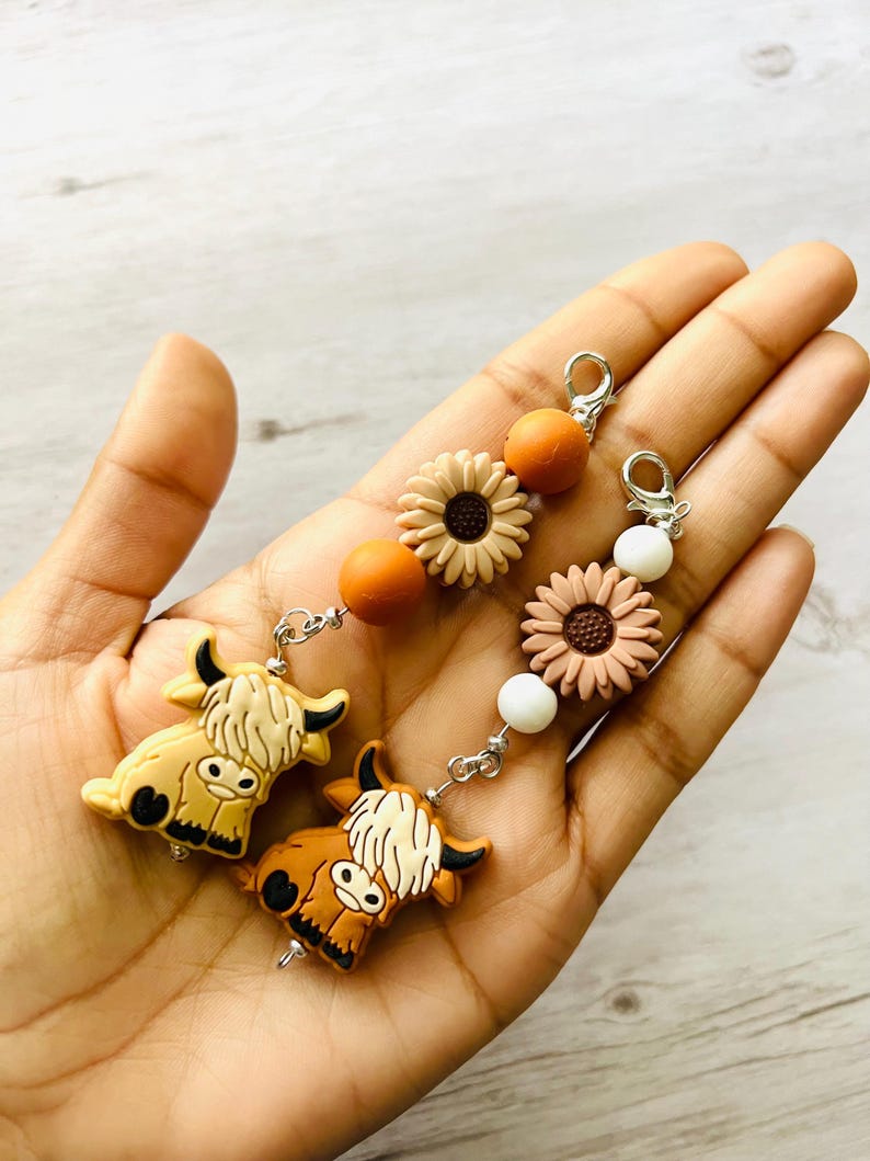 Highland Cow Bag Charm, Cute Cow Keychain for Backpack, Farm Animal Gift for Her, Handmade Plush Bag Accessory, Aesthetic Keychain Charm image 2