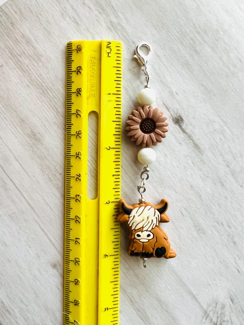 Highland Cow Bag Charm, Cute Cow Keychain for Backpack, Farm Animal Gift for Her, Handmade Plush Bag Accessory, Aesthetic Keychain Charm image 6