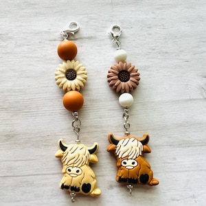 Highland Cow Bag Charm, Cute Cow Keychain for Backpack, Farm Animal Gift for Her, Handmade Plush Bag Accessory, Aesthetic Keychain Charm image 1