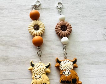 Highland Cow Bag Charm, Cute Cow Keychain for Backpack, Farm Animal Gift for Her, Handmade Plush Bag Accessory, Aesthetic Keychain Charm