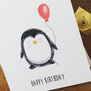 Carte d'anniversaire pingouin - Carte de voeux amusante et écologique pour tous les âges - Jolie carte recyclée avec ballon rouge - Papeterie pour les amoureux des animaux
