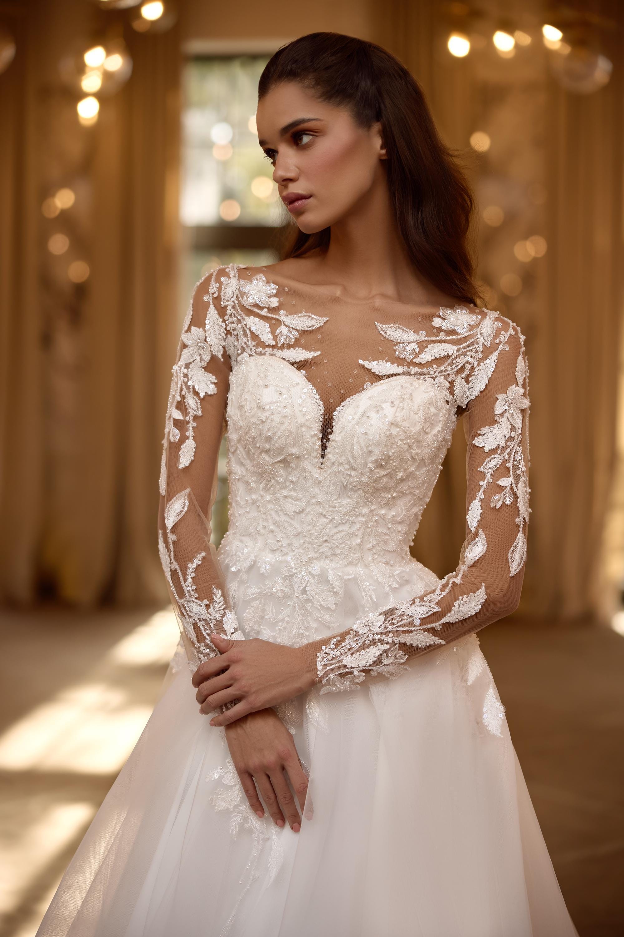 Robe de mariée trapèze en tulle et dentelle florale