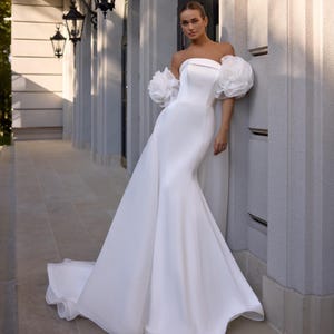 Elegant White Mermaid Wedding Dress: Detachable Sleeves, Corset Bridal Gown