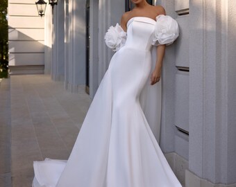 Elegant White Mermaid Wedding Dress: Detachable Sleeves, Corset Bridal Gown
