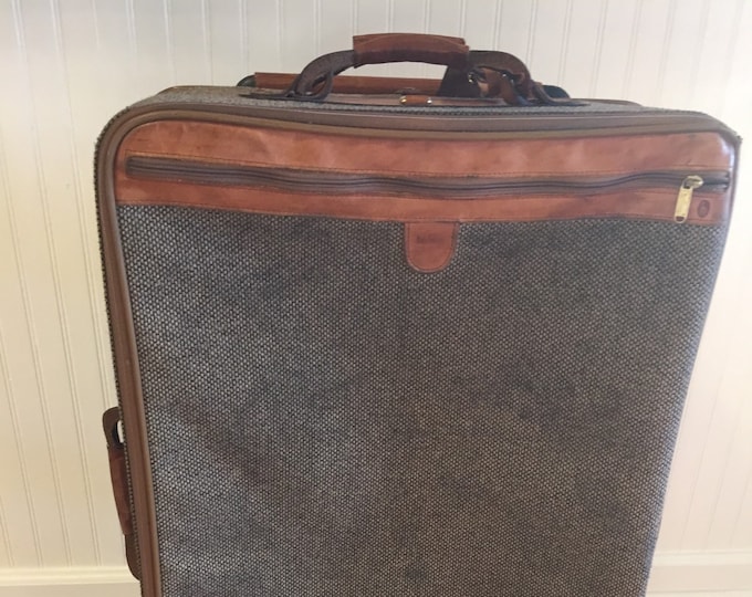 LUGGAGE Louis Vuitton Travel Rolling Suitcase 22 x 16 x 8 Genuine  Authentic 