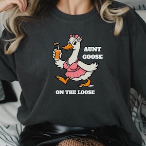 Koszulka Aunt Silly Goose Comfort Colors®, Zabawna koszulka dla miłośników gęsi, Ogłoszenie o ciąży, Prezent dla ciotki od siostrzenicy, Prezent dla ciotki od siostrzeńca