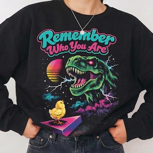 Camiseta retro "Recuerda quién eres", divertida sudadera con meme de broma, evolución, pollo y dinosaurio