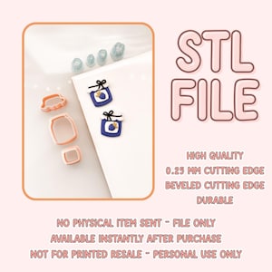 Peut inclure: Téléchargement de fichier STL pour un ensemble d'emporte-pièces en forme de pot de confiture avec une baie sur le dessus. Les emporte-pièces sont rose et blanc et sont présentés sur une surface blanche. Le texte "STL FILE" est en lettres rose et blanc sur un fond rose. Le texte "HIGH QUALITY", "0.25 MM CUTTING EDGE", "BEVELED CUTTING EDGE", et "DURABLE" est en texte noir sur un fond blanc. Le texte "NO PHYSICAL ITEM SENT - FILE ONLY", "AVAILABLE INSTANTLY AFTER PURCHASE", et "NOT FOR PRINTED RESALE - PERSONAL USE ONLY" est en texte noir sur un fond blanc.