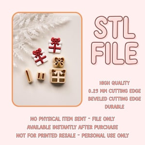 Könnte beinhalten: Bild von Geschenk-förmigen Ausstechern und dem Text "STL FILE". Die Ausstecher umfassen Geschenkboxen mit roten Schleifen, eine Schleife und andere Formen. Der Text enthält auch "HIGH QUALITY" und "DURABLE".
