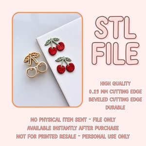 Puede incluir: Archivo STL para un cortador de galletas de cereza. El cortador está hecho de plástico de alta calidad con un borde de corte de 0,25 mm. El cortador está biselado para un corte limpio y es duradero. La imagen muestra el cortador sobre una superficie blanca con dos cerezas rojas.