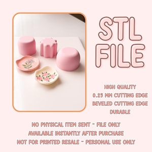 Pode incluir: Um arquivo STL digital para impressão 3D com dois recipientes cilíndricos cor-de-rosa, um recipiente cor-de-rosa canelado e dois pratos pequenos e rasos com padrões florais. O texto inclui STL FILE, HIGH QUALITY, 0.25 MM CUTTING EDGE, BEVELED CUTTING EDGE, DURABLE.