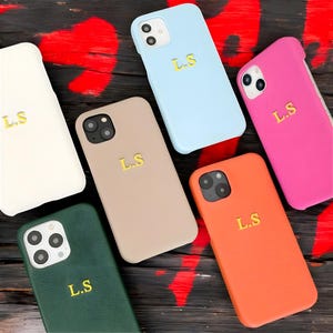 Aangepaste leren hoes voor iPhone 16 – veganistisch leer met monogram – gegraveerde initialen – gepersonaliseerde hoes voor iPhone 16 Pro