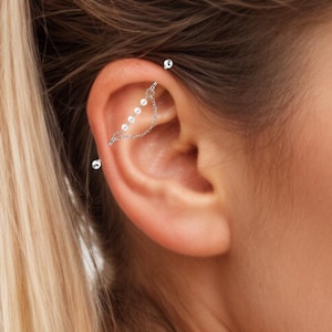 Industrial Piercing • Pearl and Chain Design • Titanium Barbell Structure • Chic Ear Jewelry • Feminine Helix Piercing • Gift for Her