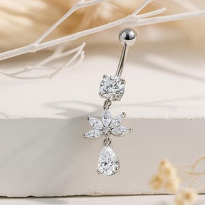 Belly ring zircon • titane • CZ Flower Design • Delicate & Feminine Navel Jewelry • Dangle Barbell Style • navel ring