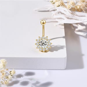 Belly button piercing • flower navel ring • surgical steel • delicate belly jewelry • elegant navel ring • curved barbell belly piercing