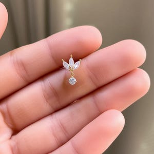 Colgante piercing Rook • Estructura de titanio • Elegante pendiente para cartílago • Detalle de piedra preciosa • Joyería con estilo • Regalo perfecto para ella