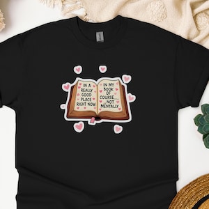 Camiseta para amantes de los libros, divertida camiseta con dibujos animados sobre problemas con los libros, camiseta para amantes de la lectura, camiseta oscura y caprichosa con una declaración sobre libros