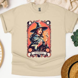 Camiseta estilo tarot, camiseta de La Hechicera, elegante camiseta mágica retro, ropa ocultista, ropa mística, moda de brujas