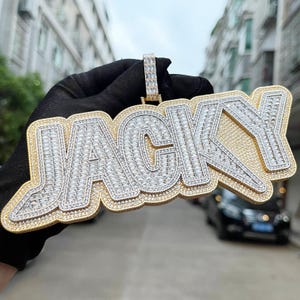 Colar personalizado com nome em glacê - Pingente de duas camadas com letras/números e corrente cubana de 12 mm - Joias de hip hop personalizadas - Presente de aniversário para ele
