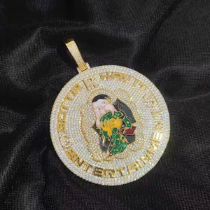 Colgante con nombre de hip hop personalizado | Collar con letras de esmalte de dibujos animados | Diamantes brillantes con corte brillante | Chapado en oro de 14 quilates | Regalo unisex para él y ella | Grabado gratis