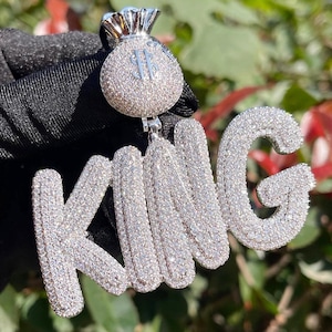 Collana con nome personalizzato, gioiello hip hop con ciondolo a forma di borsa porta soldi, zircone cubico ghiacciato, ciondolo con incastonatura a griffe, catena a corda gratuita.