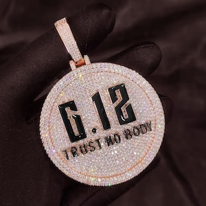 Pingente de letra personalizado com esmalte preto e brilho fosco, banhado a ouro rosa 14K, pingente grande redondo com corte de diamante, presente para ele e para ela, gravação grátis