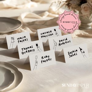 Tarjetas de mesa dibujadas a mano: Copas de vino con divertidos garabatos (Plantilla editable) 001