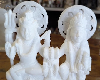 Ídolo de mármol blanco de 6 pulgadas de Shiv Parivar / Shiva Parvati con Ganesha y Kartikeya. Ídolo de mármol hecho a mano en India, ideal como regalo para el templo del hogar.