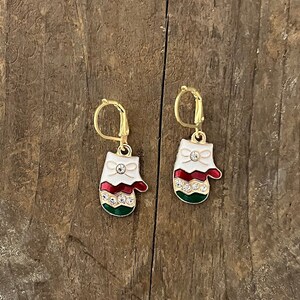 Mitten Dangle Earrings: Holiday Christmas Jewelry, Gift Wrapped