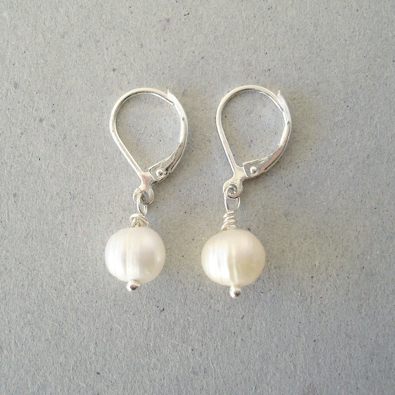 Genuine Pearl Earrings, Silver Leverback Earwires, Summer Wedding Jewelry, Kate Middleton Inspiration, Girls First Pearls, Gift Under 20 immagine 1